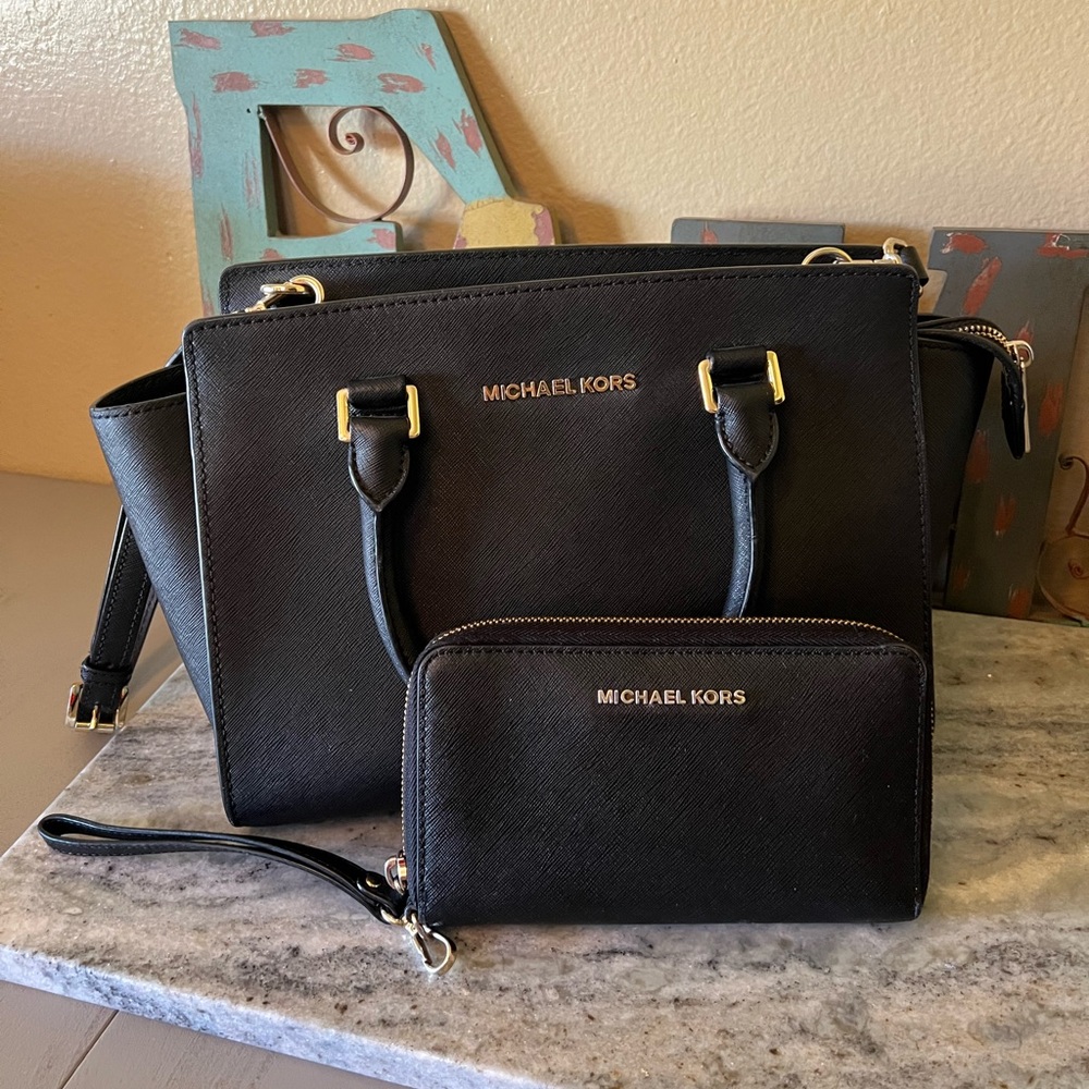 Michael Kors Selma Leather Satchel Bag with Wallet- Black.